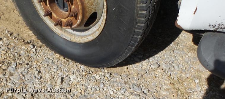 image for item K5658 1999 Ford F350 Super Duty pickup truck cab and chassis