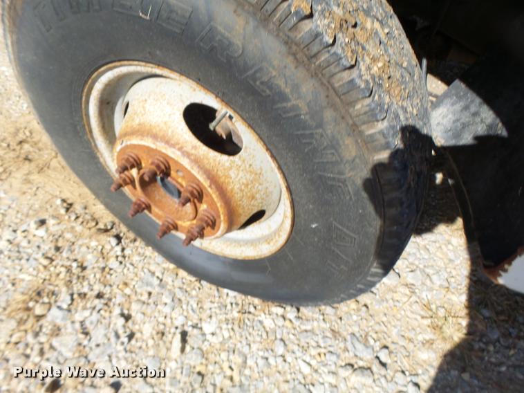 image for item K5658 1999 Ford F350 Super Duty pickup truck cab and chassis