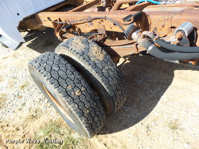 image for item K5658 1999 Ford F350 Super Duty pickup truck cab and chassis