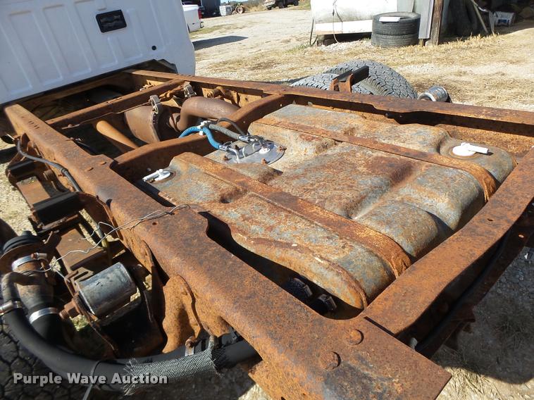 image for item K5658 1999 Ford F350 Super Duty pickup truck cab and chassis