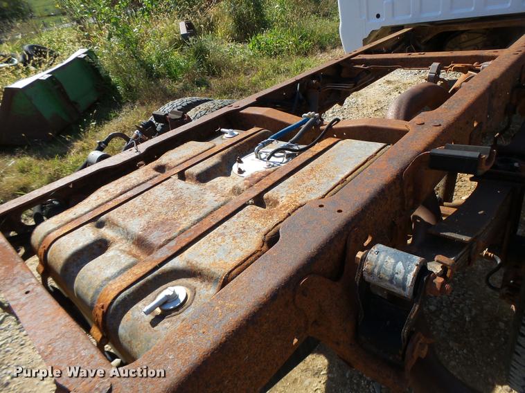 image for item K5658 1999 Ford F350 Super Duty pickup truck cab and chassis