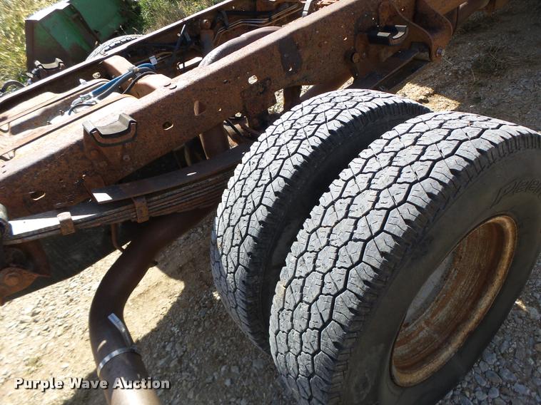 image for item K5658 1999 Ford F350 Super Duty pickup truck cab and chassis