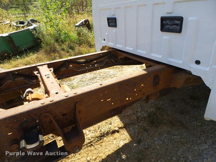 image for item K5658 1999 Ford F350 Super Duty pickup truck cab and chassis