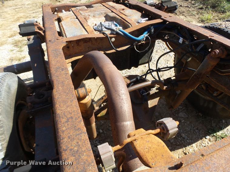 image for item K5658 1999 Ford F350 Super Duty pickup truck cab and chassis