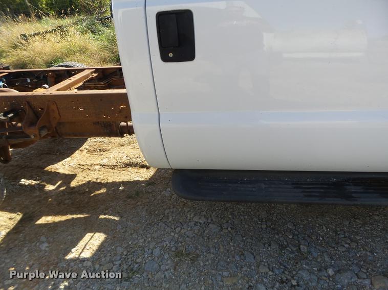 image for item K5658 1999 Ford F350 Super Duty pickup truck cab and chassis