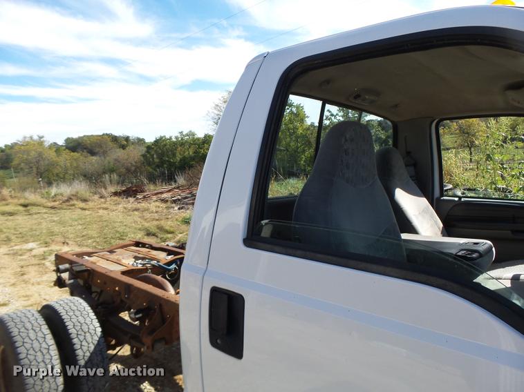 image for item K5658 1999 Ford F350 Super Duty pickup truck cab and chassis