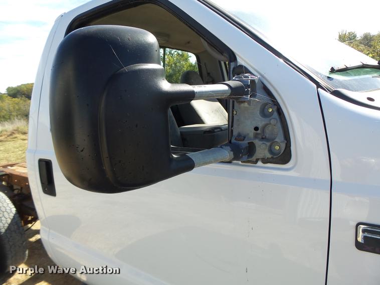 image for item K5658 1999 Ford F350 Super Duty pickup truck cab and chassis