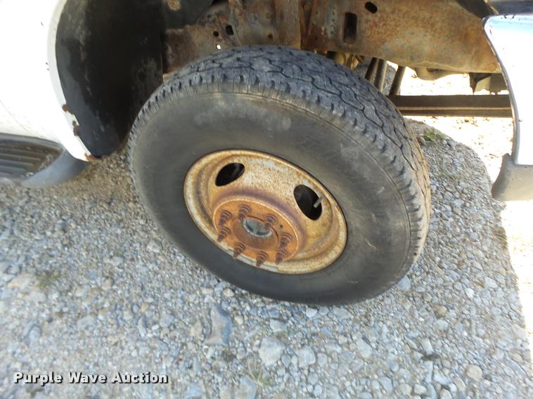 image for item K5658 1999 Ford F350 Super Duty pickup truck cab and chassis