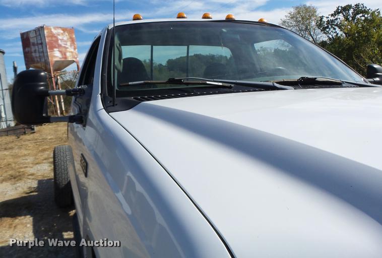 image for item K5658 1999 Ford F350 Super Duty pickup truck cab and chassis