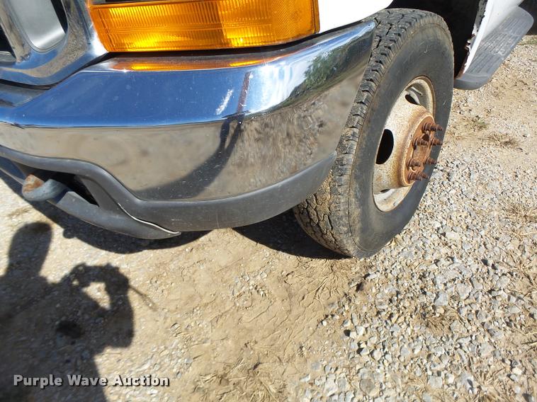 image for item K5658 1999 Ford F350 Super Duty pickup truck cab and chassis