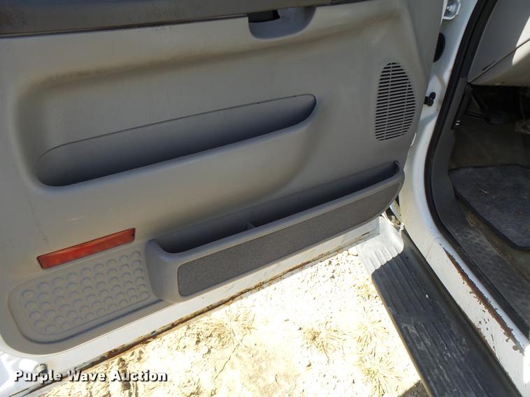 image for item K5658 1999 Ford F350 Super Duty pickup truck cab and chassis