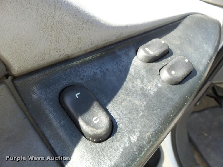 image for item K5658 1999 Ford F350 Super Duty pickup truck cab and chassis