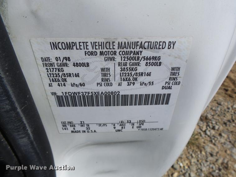 image for item K5658 1999 Ford F350 Super Duty pickup truck cab and chassis