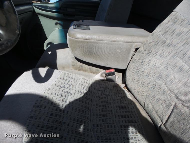 image for item K5658 1999 Ford F350 Super Duty pickup truck cab and chassis