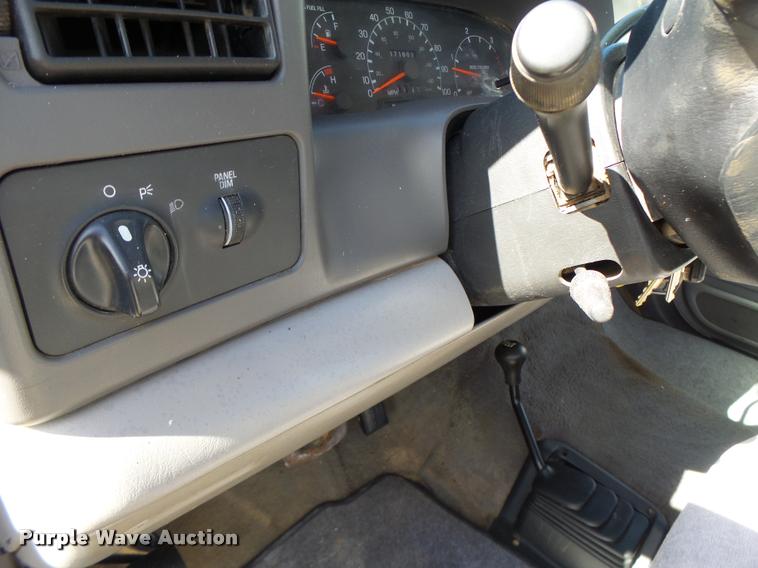 image for item K5658 1999 Ford F350 Super Duty pickup truck cab and chassis