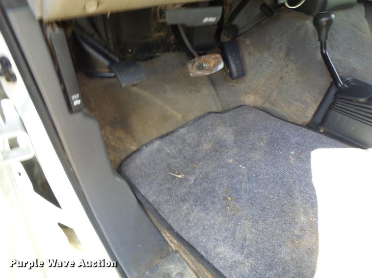 image for item K5658 1999 Ford F350 Super Duty pickup truck cab and chassis