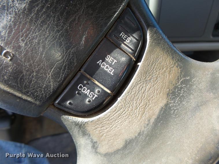 image for item K5658 1999 Ford F350 Super Duty pickup truck cab and chassis