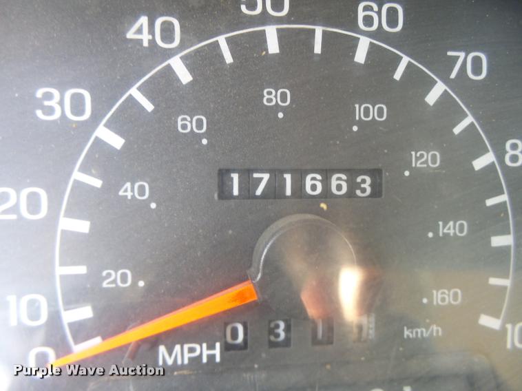 image for item K5658 1999 Ford F350 Super Duty pickup truck cab and chassis