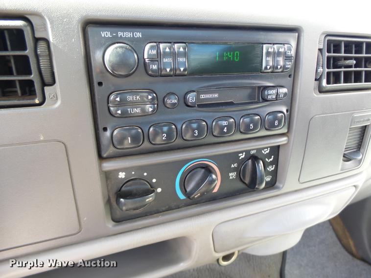 image for item K5658 1999 Ford F350 Super Duty pickup truck cab and chassis