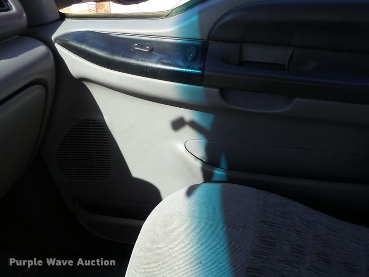 image for item K5658 1999 Ford F350 Super Duty pickup truck cab and chassis