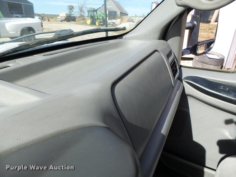 image for item K5658 1999 Ford F350 Super Duty pickup truck cab and chassis