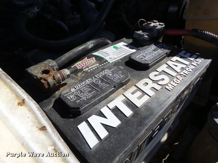 image for item K5658 1999 Ford F350 Super Duty pickup truck cab and chassis