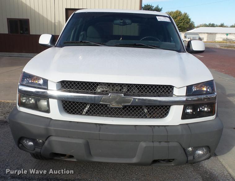 image for item K8114 2002 Chevrolet Avalanche 1500 Crew Cab pickup truck