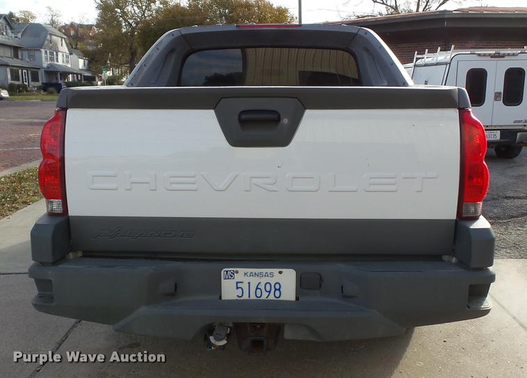 image for item K8114 2002 Chevrolet Avalanche 1500 Crew Cab pickup truck