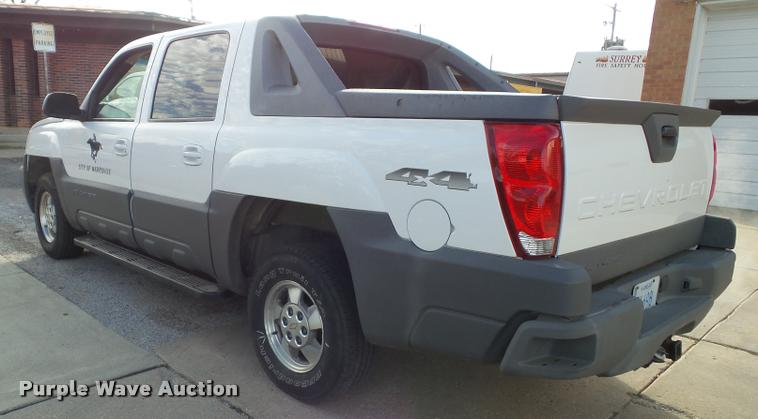 image for item K8114 2002 Chevrolet Avalanche 1500 Crew Cab pickup truck