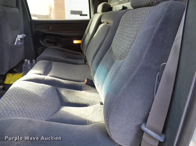 image for item K8114 2002 Chevrolet Avalanche 1500 Crew Cab pickup truck