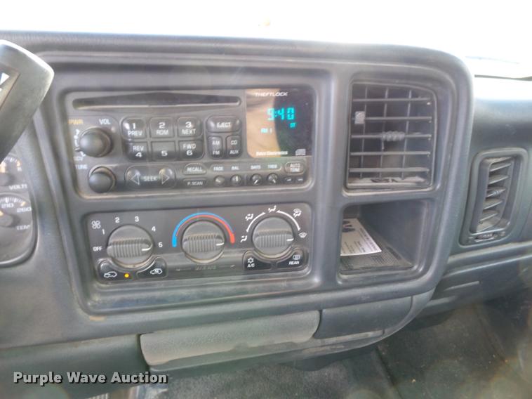 image for item K8114 2002 Chevrolet Avalanche 1500 Crew Cab pickup truck