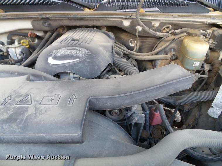 image for item K8114 2002 Chevrolet Avalanche 1500 Crew Cab pickup truck