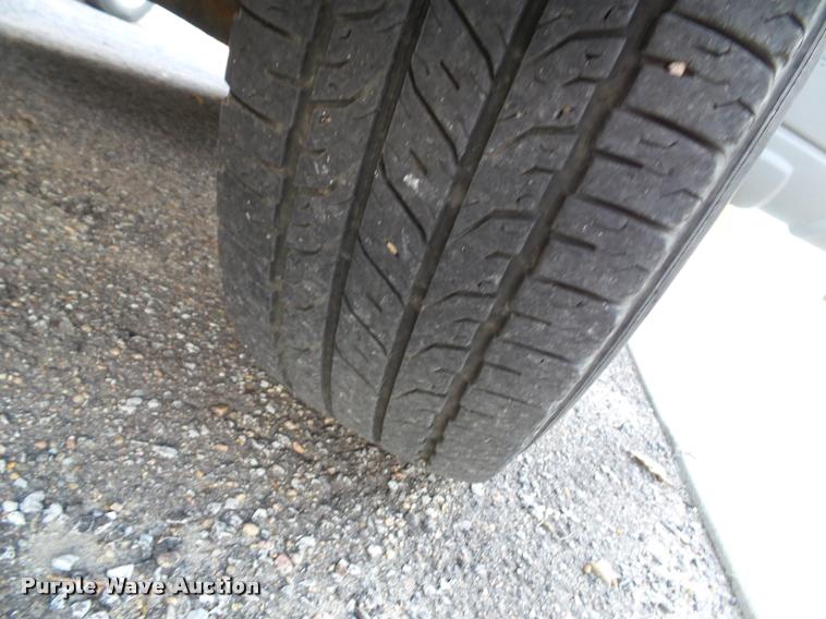 image for item K8114 2002 Chevrolet Avalanche 1500 Crew Cab pickup truck