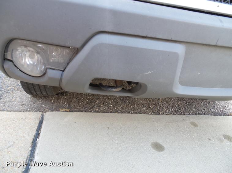 image for item K8114 2002 Chevrolet Avalanche 1500 Crew Cab pickup truck