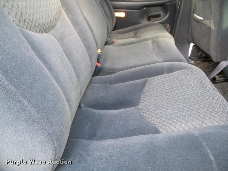 image for item K8114 2002 Chevrolet Avalanche 1500 Crew Cab pickup truck