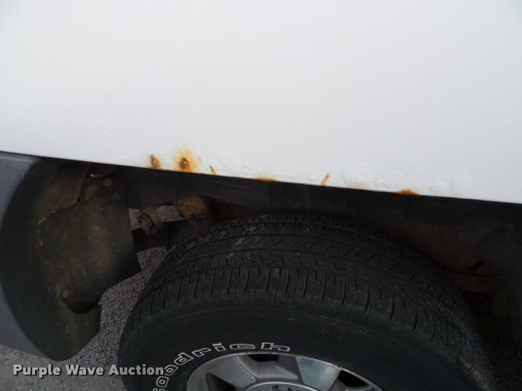 image for item K8114 2002 Chevrolet Avalanche 1500 Crew Cab pickup truck