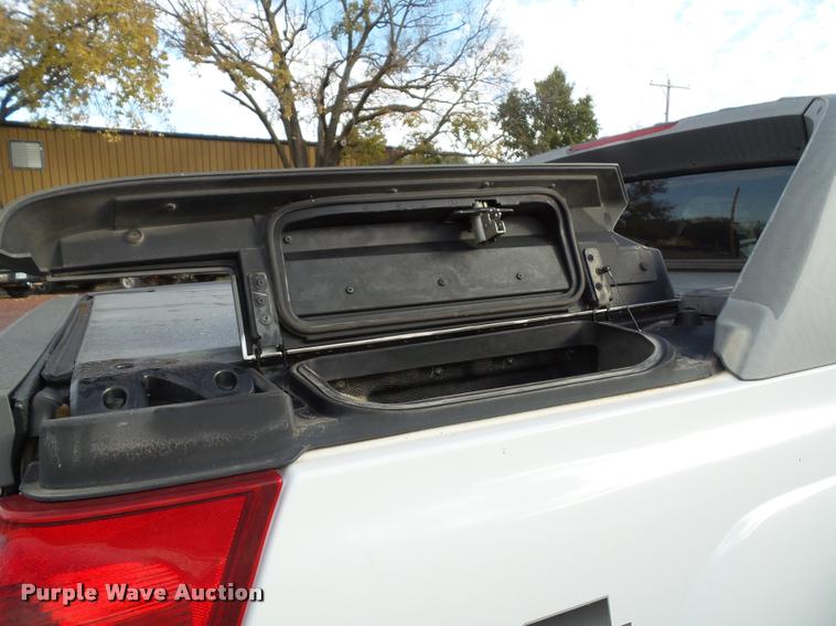 image for item K8114 2002 Chevrolet Avalanche 1500 Crew Cab pickup truck