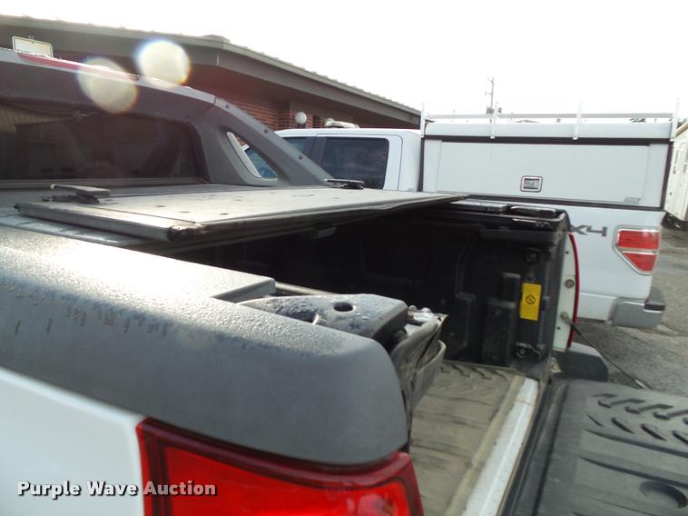 image for item K8114 2002 Chevrolet Avalanche 1500 Crew Cab pickup truck