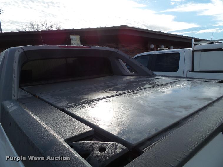 image for item K8114 2002 Chevrolet Avalanche 1500 Crew Cab pickup truck