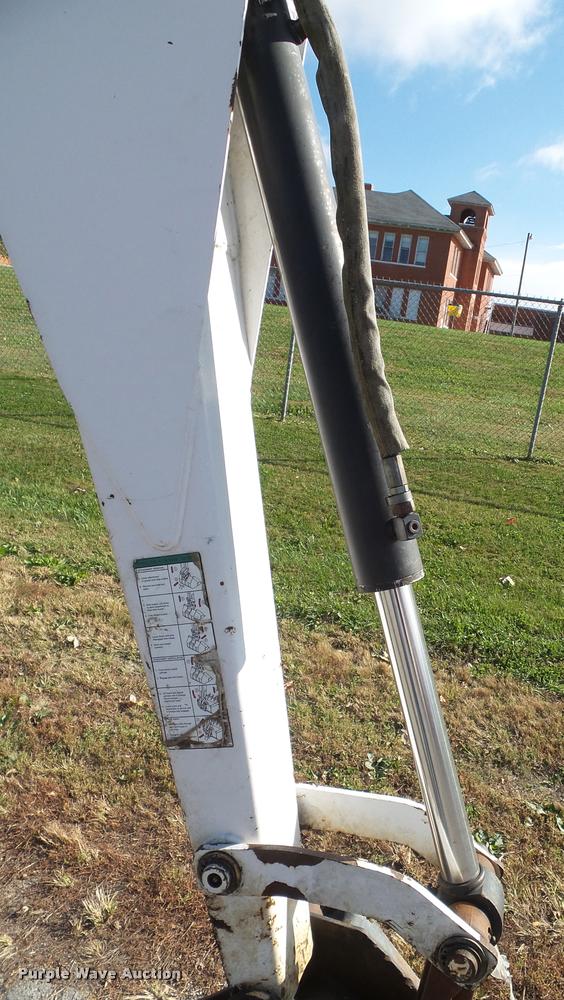 image for item K8131 2001 Bobcat 863 skid steer with backhoe attachment