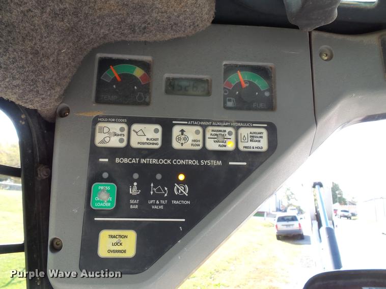 image for item K8131 2001 Bobcat 863 skid steer with backhoe attachment