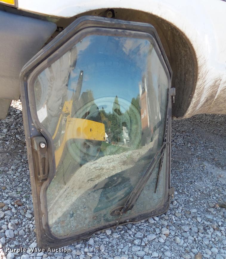 image for item K8131 2001 Bobcat 863 skid steer with backhoe attachment