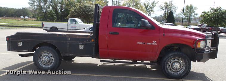 image for item K8164 2003 Dodge Ram 2500 flatbed pickup truck