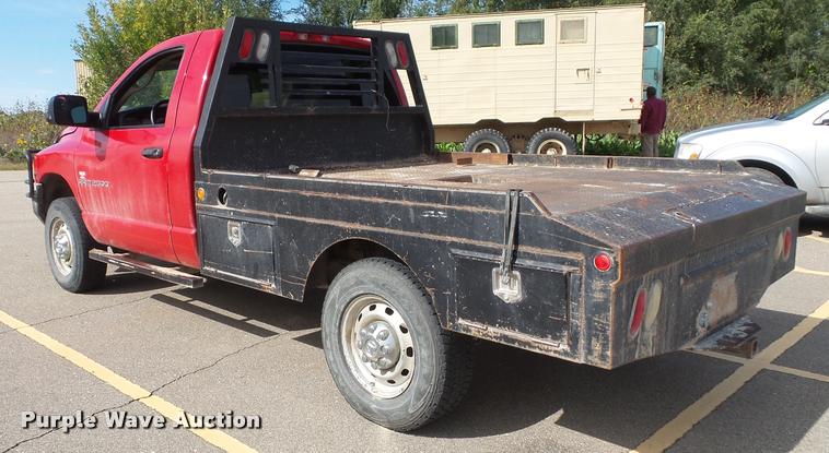 image for item K8164 2003 Dodge Ram 2500 flatbed pickup truck