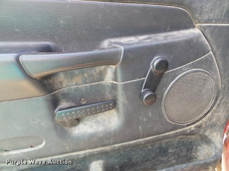 image for item K8164 2003 Dodge Ram 2500 flatbed pickup truck