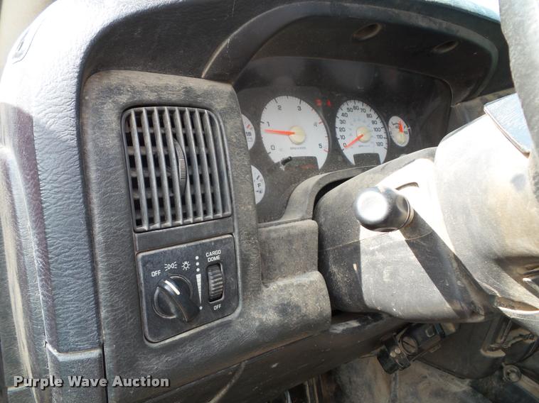 image for item K8164 2003 Dodge Ram 2500 flatbed pickup truck