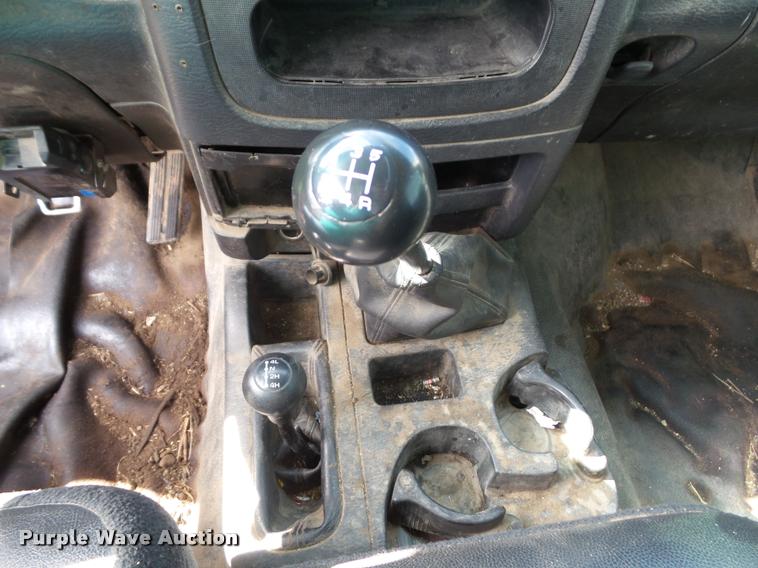 image for item K8164 2003 Dodge Ram 2500 flatbed pickup truck