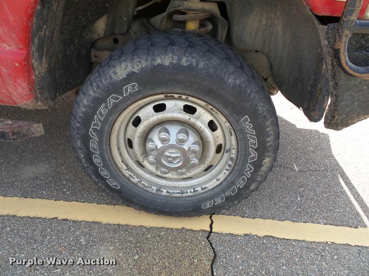 image for item K8164 2003 Dodge Ram 2500 flatbed pickup truck