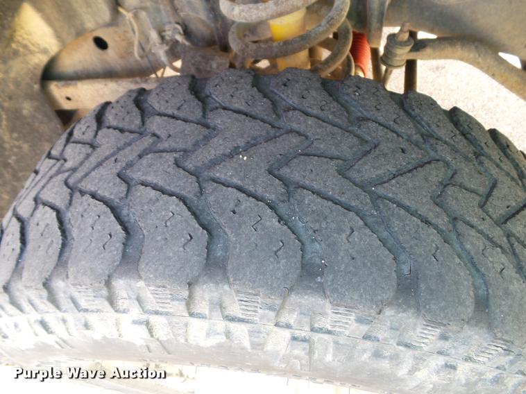 image for item K8164 2003 Dodge Ram 2500 flatbed pickup truck