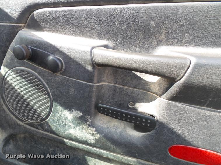 image for item K8164 2003 Dodge Ram 2500 flatbed pickup truck